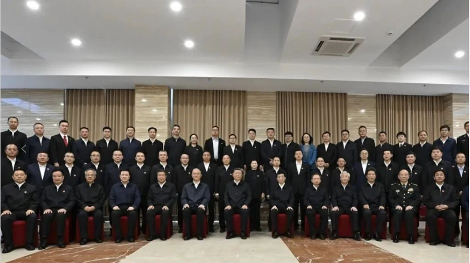 习近平总书记亲切接见西藏各族各界代表，宝武援藏干部代表就在现场